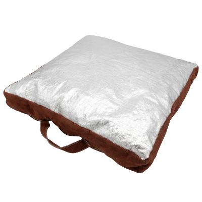 Svejsepude 50x50x8 cm med brun okselæder på én side og aluminiums coatet fiberglas på den anden
